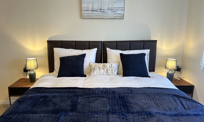 Littlemore House | Free Parking | Private Garden | Fully Equipped | Family Friendly | Bus Stop