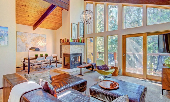 Peak 9 Condo | Free SkyCard Act - Top-Floor, Pool/Hot Tubs - Tannenbaum By The River