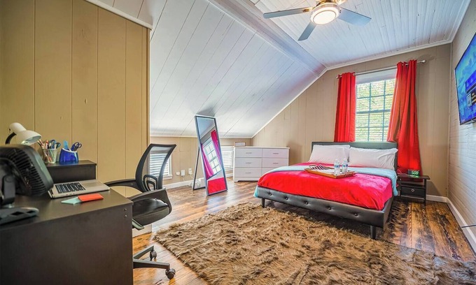 Cabbagetown House | Free Wi-Fi, Parking, No Pet Fee, Free Wi-Fi, Parking, No Pet Fee