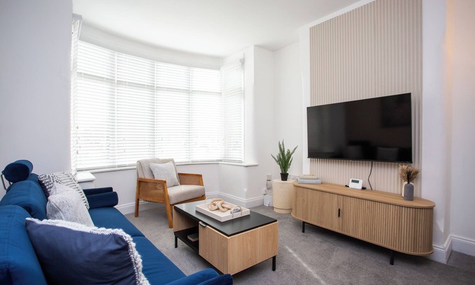 Redcar House | Free Wifi, Free Parking, Local Shops & Close proximity to beach