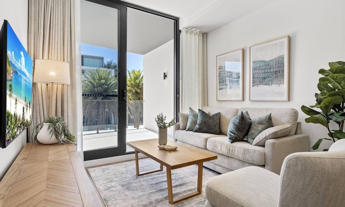North Fremantle Apartment | Fremantle 1-Bed Close to Beach & Shops
