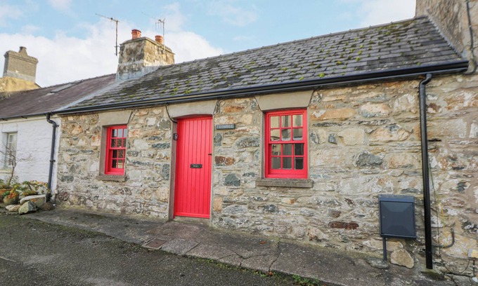 Newport Cottage | FRONDEG, family friendly, with a garden in Newport, Pembrokeshire