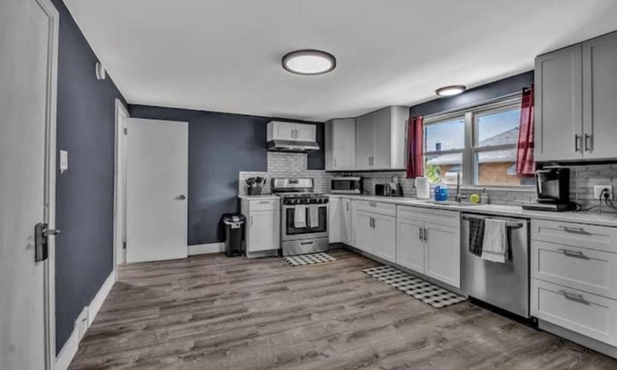 Columbus Apartment | Front Park View Space Buffalo NY