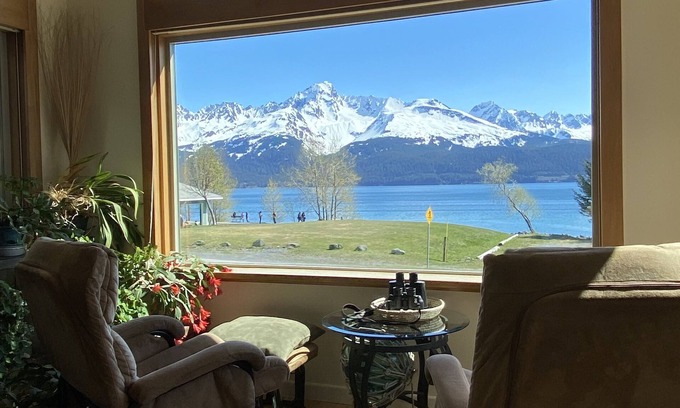 Seward House | Front Row Bed and Breakfast