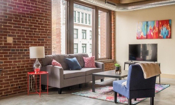 Downtown West Apartment | FRONTDESK 1209 Washington Ave Apts Downtown St Louis