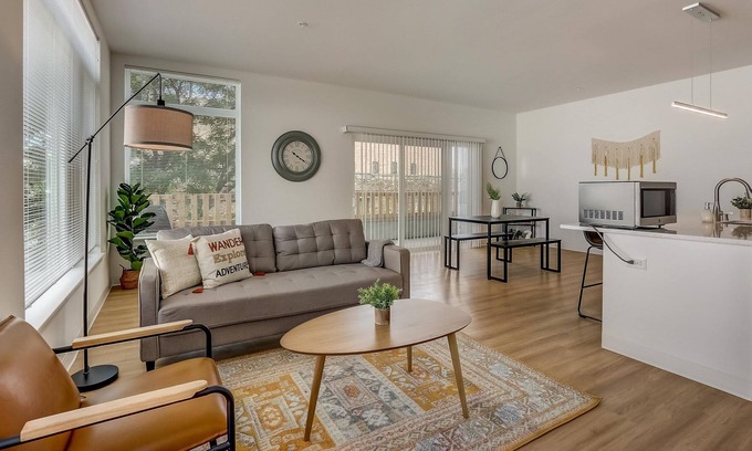 Fifth Ward Apartment | Frontdesk | 2 BR Apt near American Family Field
