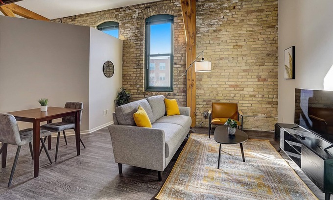 Warehouse District Apartment | Frontdesk | 2 BR Studio Apt by Mill City Museum