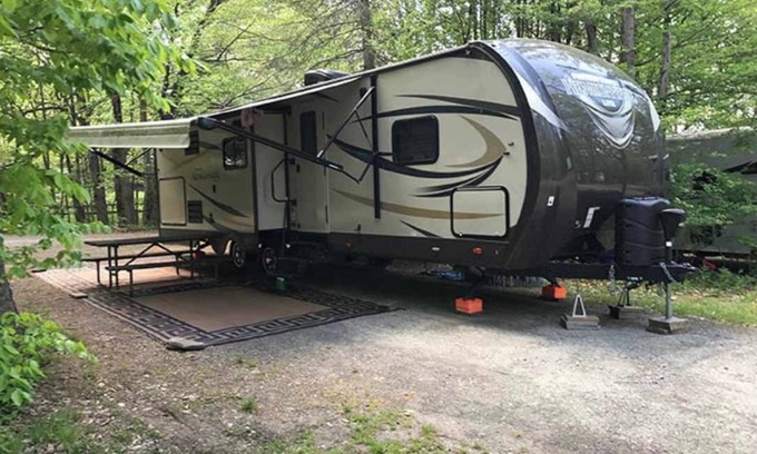 Wellsboro House | Full Hook Up Back-in 30 Amp Up to 26"