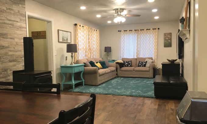 Paris House | Full Remodel in Bear Lake 15 minutes from North Beach