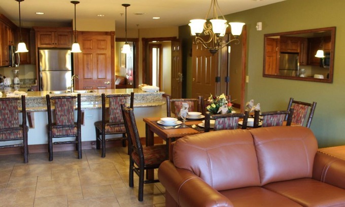 Gatlinburg Resort | Full Service Double RoomWestgate Smoky Mountain Resort
