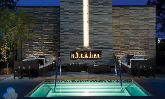 Las Vegas Apartment | Full Strip Views - Open Balconies - Free Parking Jacuzzi Tub - High Floor