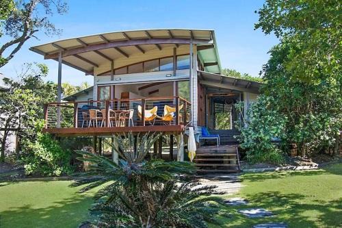 Suffolk Park House | Fuller Holidays - Tuckeroo Beach House, Beachfront Suffolk Park