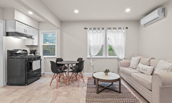 Inglewood House | Fully Furnished 1BR Near Prime LA Spot - Perfect for a getaway