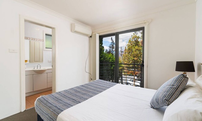 Hornsby Apartment | Fully Furnished and Equipped 2 Bedroom Apartment in Hornsby