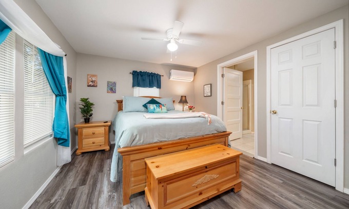 Piney House | Fully renovated with lake views!