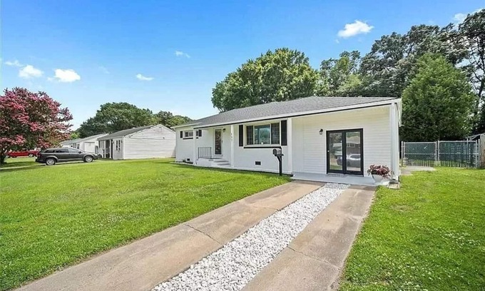 Newport News House | Fun Family and Pet Friendly 3 Bedroom Home Close to Everything