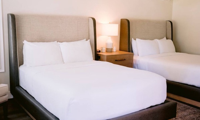 Midway Hotel | Fun Family Getaway! 4 Modern Units w/Pool & Spring access - Onsite Parking!
