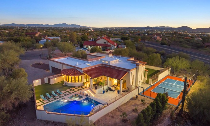 Oracle Foothills Estates House | Fun-for-all! Private Pickleball Court! Game room!