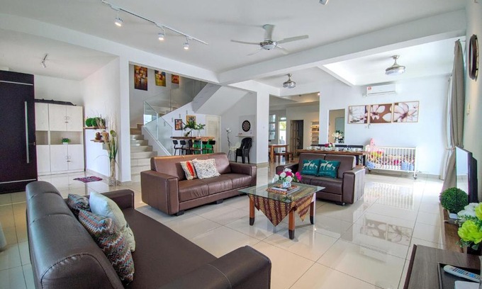 Bandar Penawar Villa | Fun Villa 6rm 12 to 22 pax Wifi Netflix BBQ SteamBoat Games Beach Water Park