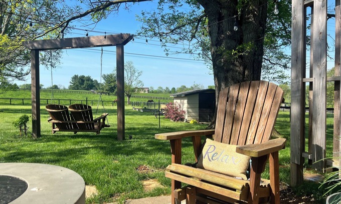 Lexington House | Funky 60’s vib guest suite in Lexington’s horse country