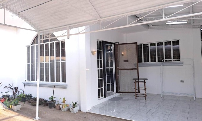 Poblacion District House | Furnished 2BR House in Davao City for 8 Guests