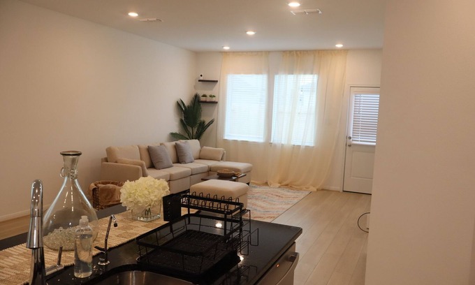 Missouri City House | Furnished Private Room in Missouri City, TX Located Near Major Attractions.