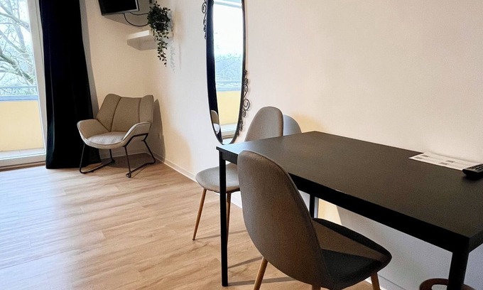 Mittelfeld Apartment | Furnished studio apartment with balcony in the Hanover-Mittelfeld district