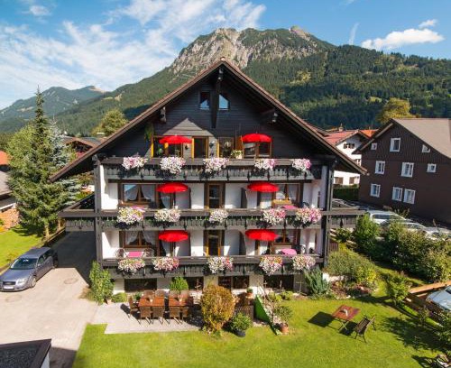 Oberstdorf Hotel | Gästehaus Carola