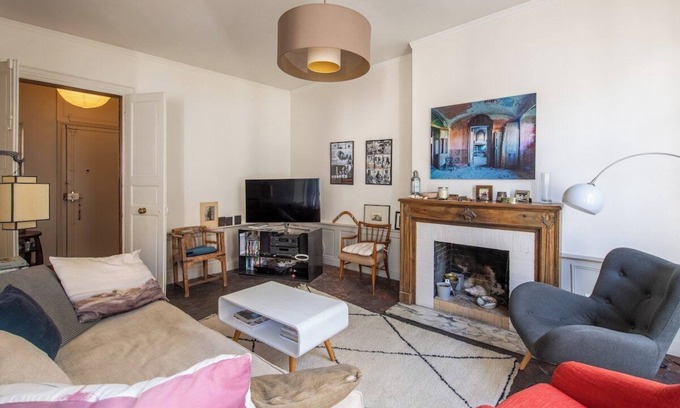 2nd Arrondissement Apartment | Géranimus V : Heart of Paris