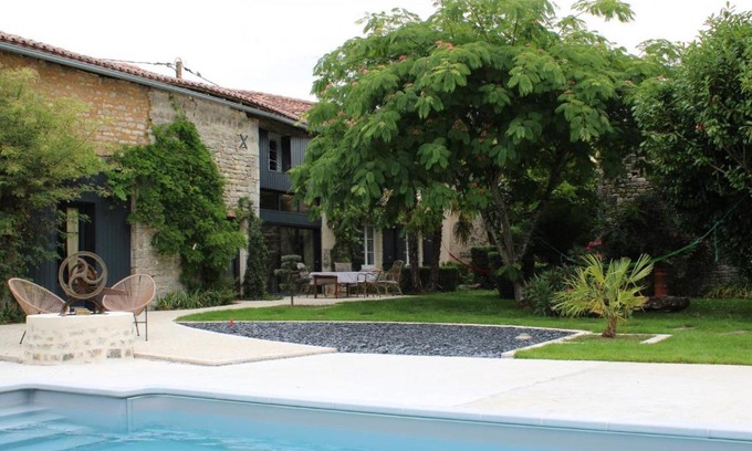 Fontclaireau House | Gîte à Fontclaireau : piscine privative, jardin clos, 4 ch., draps et linge fournis - FR-1-653-202