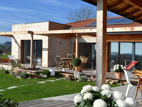Champoly House | Gîte écologique avec terrasse privative et vtt gratuits - FR-1-496-258