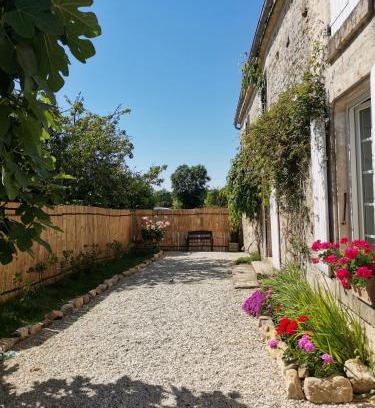 Foussais-Payre House | Gîte 4 étoiles avec hébergement insolite - 10 personnes