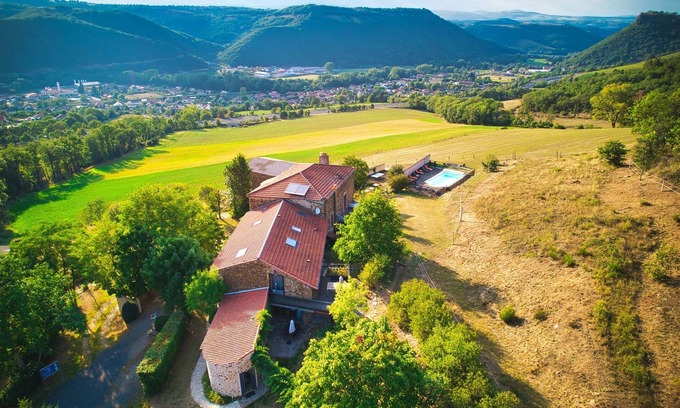 Massiac House | Gîte au Sein de Notre Ferme en Pierre du Xviie Siècle