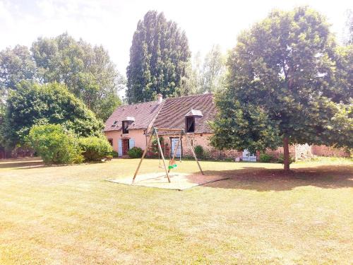 Chateaudun House | Gîte chaleureux dans un ancien corps de ferme avec wifi, cheminée et grand jardin à Châteaudun - FR-1-581-71