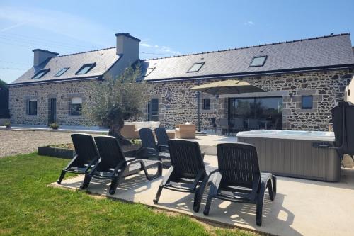 Tremeloir House | Gîte Chemin de Camet entièrement rénové, 8 pers avec 4 chambres et spa Pordic, Côtes d'Armor