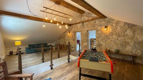 Embrun House | Gîte confort 15 couchages, vue panoramique Montagne Hautes Alpes, Terrasses