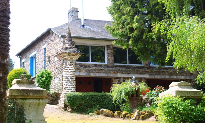 Gesvres Other | Gîte in an artist's house: Lilium Sauvagere in Gesvres