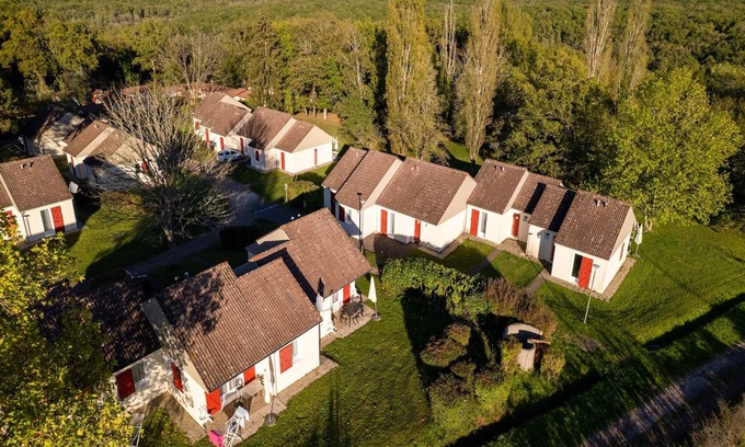 Flee House | Gîte in Semur-en-Auxois near Forest Retreat