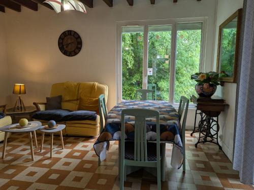 Dampierre-en-Burly House | Gîte indépendant avec terrasse et accès direct au lac - FR-1-590-223