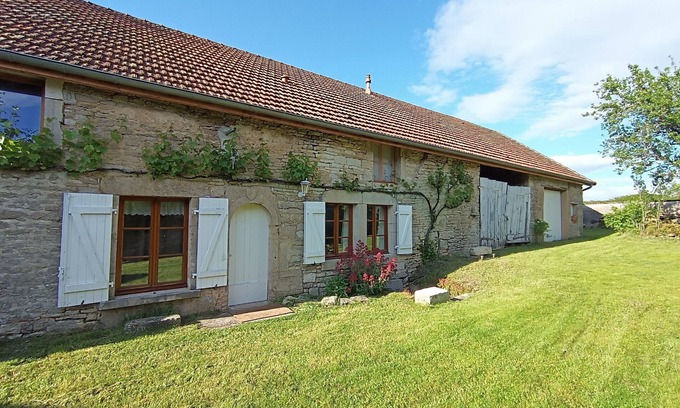 Civry-en-Montagne House | Gîte Le Belvédère du Lac between lakes and castles of the Dukes of Burgundy