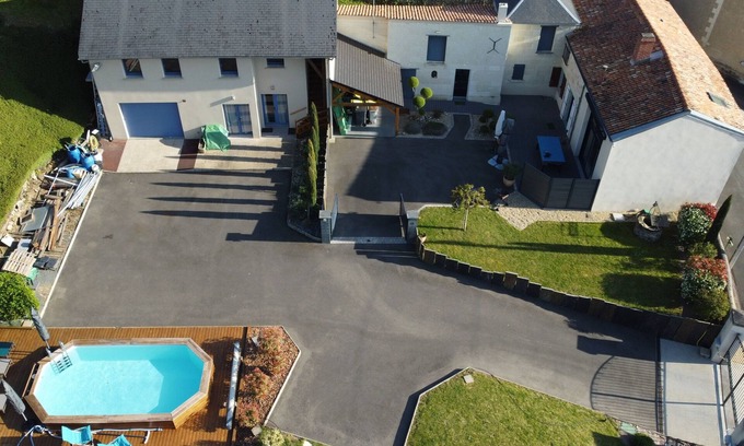 Montreuil-Bellay Apartment | Gîte Ruelle aux Vaches - Appt avec piscine partagée