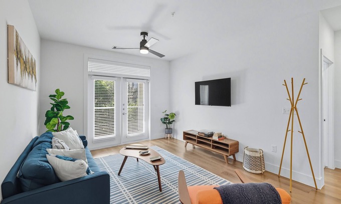 Downtown Fort Worth Condo | G336 Luxury Living DT Forth Worth 2BD2B Condo, Resort Style Amenities, Golf Sim
