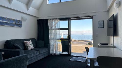 Taupo Hotel | Gables Lakefront Resort