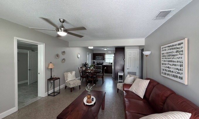 Tampa House | Game Day & Getaway Ready. Walk to Stadium. 3BR with Yard & Grill. Pet Friendly