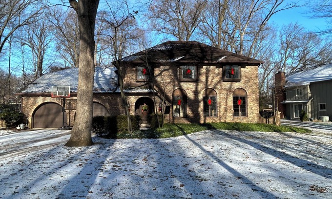 South Bend House | Game Day Retreat: Sleeps 10+ in Comfortable, Family Friendly Home
