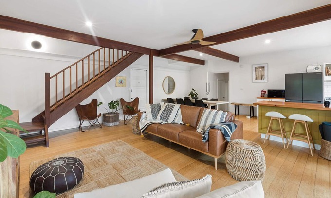 Suffolk Park House | Garden Oasis(2br) 1 minute walk from Tallows beach. Dog friendly.