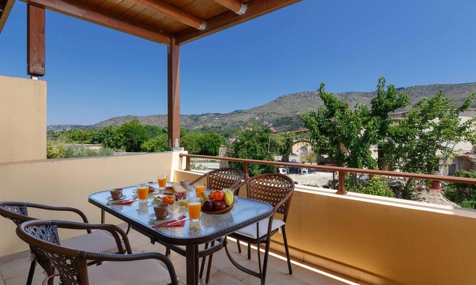 Exopoli House | Gardenia - Shiny Charming Duplex with Pool Access