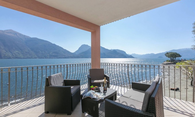 Acquaseria Apartment | Garibaldi Lake view 3