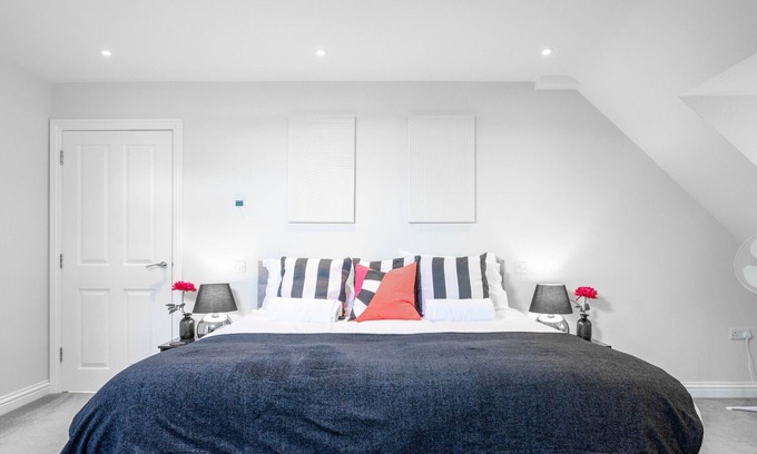 Redhill Apartment | Garland Penthouse|Spacious|Close to Redhill centre