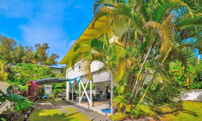 Wainiha House | Gated cottage, 3 blocks to beach, A/C Close to Tunnels. Lots of outdoor space